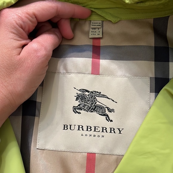 Authentic Burberry Windbreaker - Picture 2 of 9